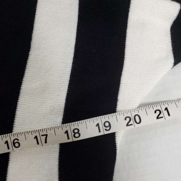 Truth By Republic Womens V Neck Sweater Size M Striped Monochrome Chic Casual - Picture 4 of 10